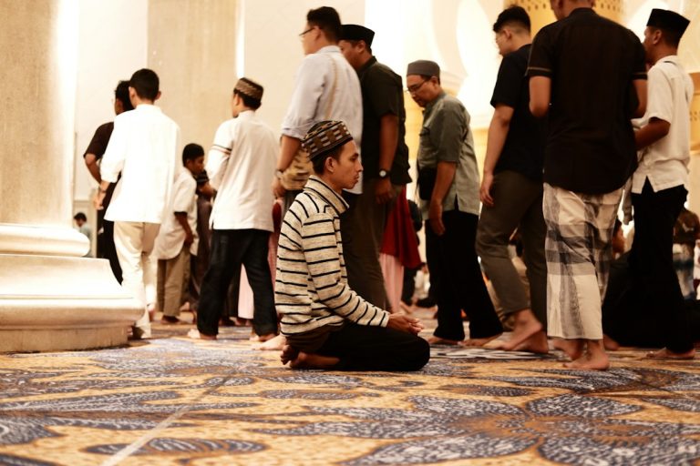 Code vestimentaire mosquée et sites religieux musulmans